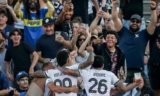 0-1！欧冠冠军轰然倒下！球迷赞不绝口：纪律性真强，最好看比赛