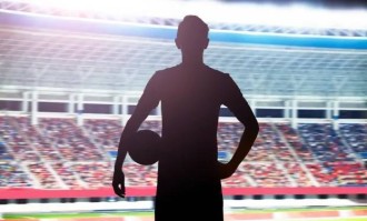 太阳报：前英格兰&amp;amp;英超球星在机场被捕，机场乘客震惊不已