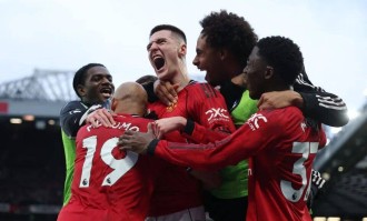 曼联两球领先补时被追平后3-2绝杀！卡里克三连胜通过考验，再做一事前四无忧