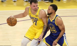 东契奇左手手指扭伤+左小腿挫伤 至少缺阵一周