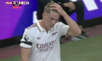 梗来了热议约克雷斯首场英超：0球0助，捋头发21次创纪录